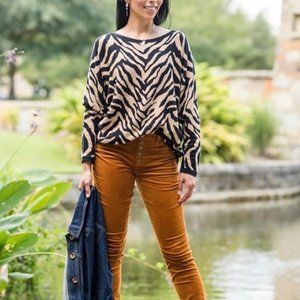 CAbi Fall 2020 Dani Pullover